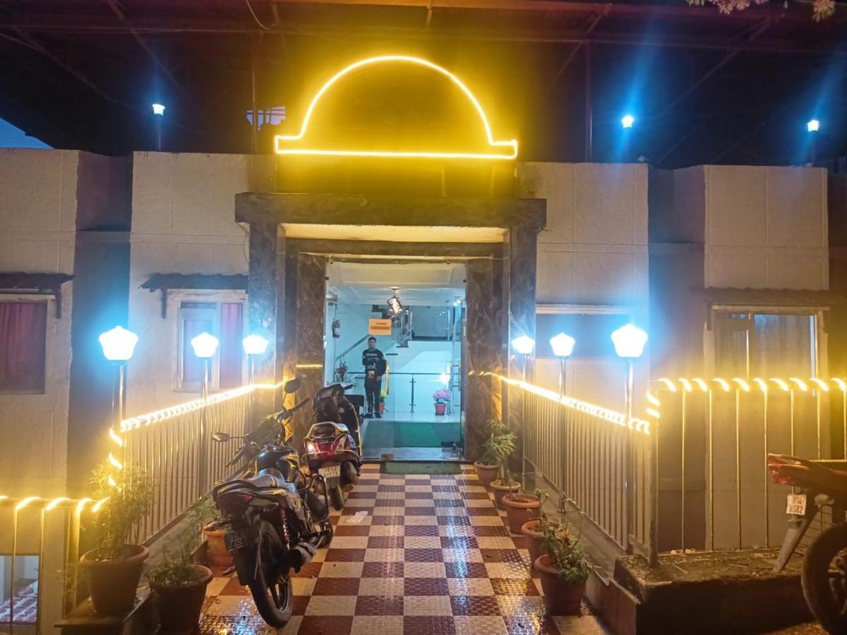 Riversun Hotel Mall Road ムスーリー エクステリア 写真